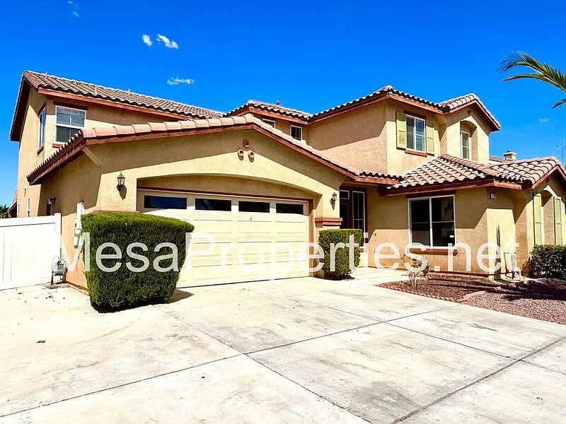 4 bed, 3.5 bath, 3591 sqft, $2,950 — Photo 2