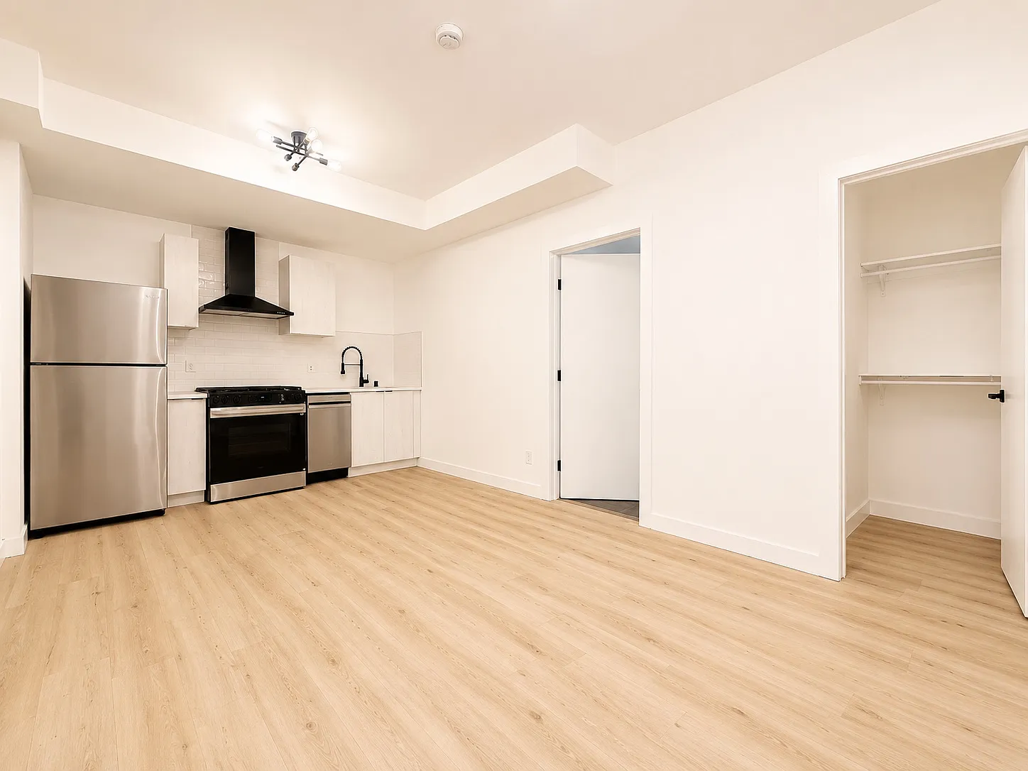 Studio, $1,595 — Photo 3