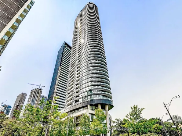 585 Bloor St E, Toronto, ON