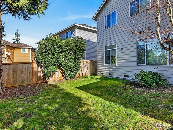 5th image of 122 185th Place SW