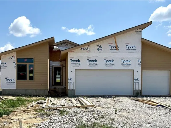 8413 NW 90th Ter, Kansas City, MO 64138