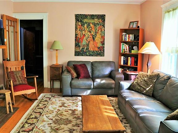 4th image of 218 Parkway Dr
