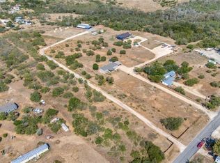 470 Country Acres Dr, Seguin, TX 78155