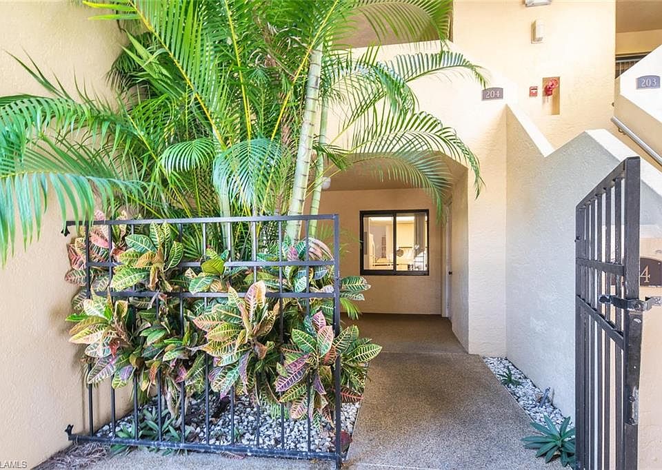 586 Beachwalk Cir Naples, FL, 34108 Apartments for Rent Zillow