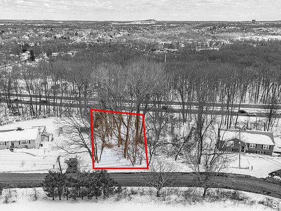 4th image of 928 Wintergreen Avenue