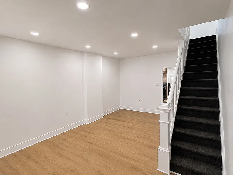 955 W Washington St — Photo 2