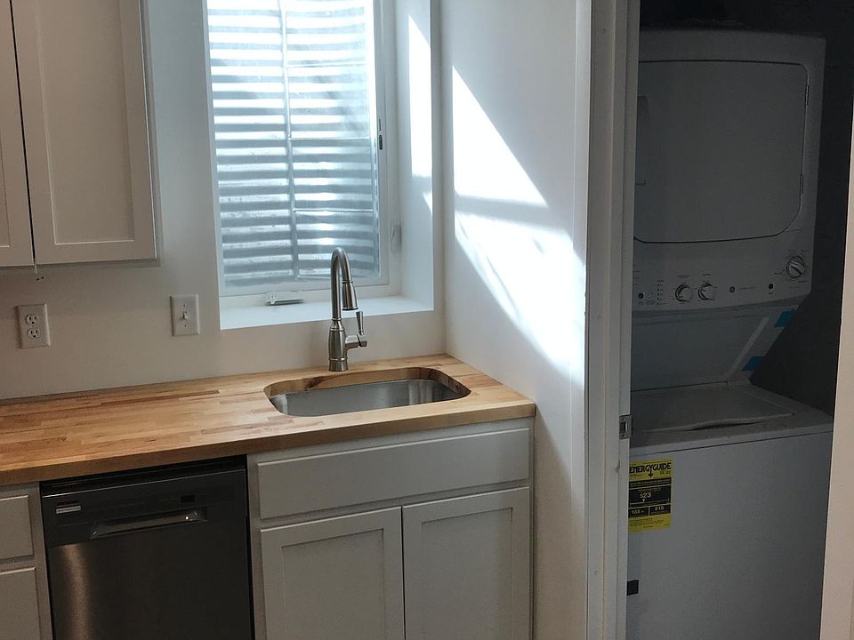 Washer/Dryer in unit.