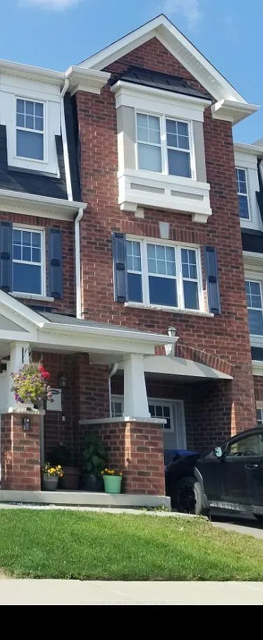 3 bed, $2,799 — Photo 2