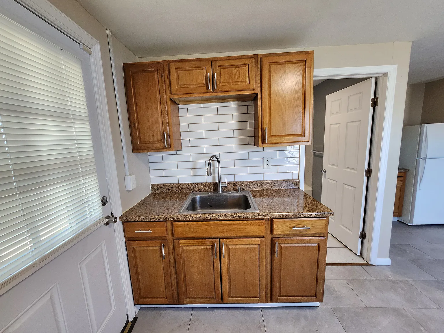 138 Henry St — Photo 3