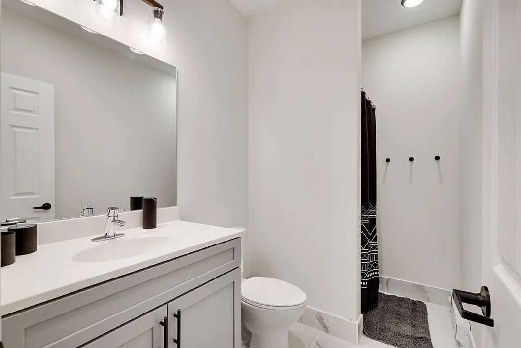 87 Crystal St — Photo 3