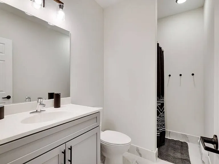 87 Crystal St — Photo 3