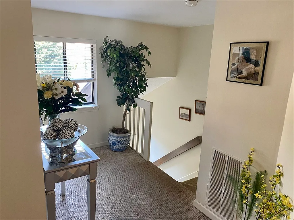 Building Photo - 215 Trailside Way #215
