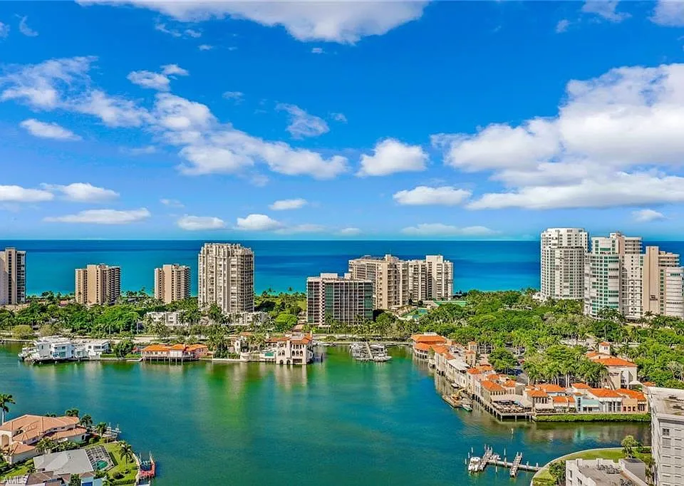 4041 Gulf Shore Blvd N #805