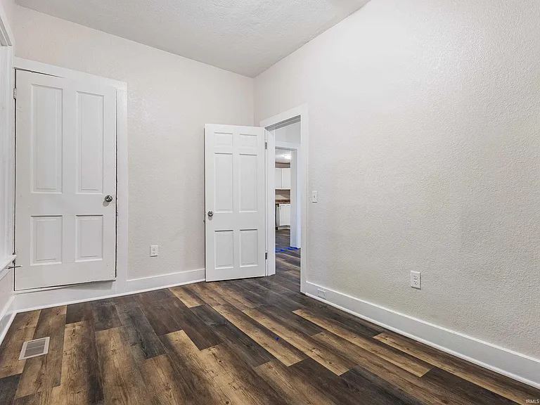 2120 Nelson St — Photo 11