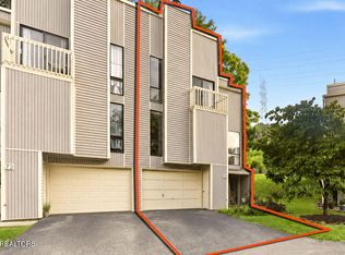 70 Valley Forge Dr, Oak Ridge, TN 37830