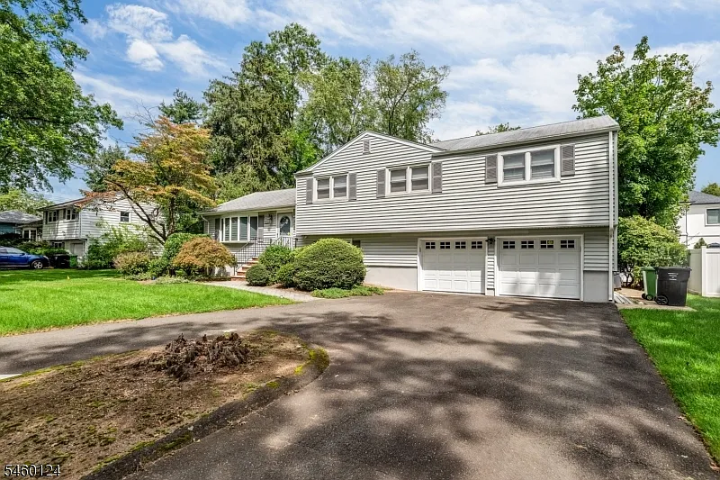 4 bed, 2.5 bath, $4,995 — Photo 1