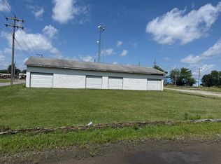 305 N Carbon St, Marion, IL 62959