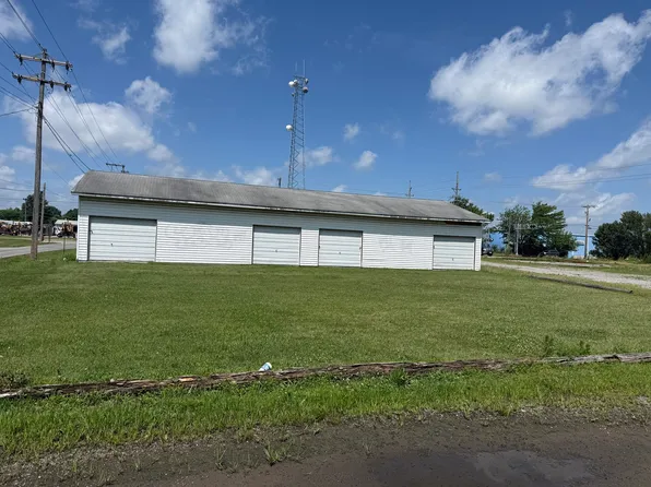 305 N Carbon St, Marion, IL 62959