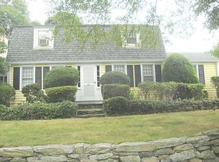 81 Saint George Ct, Warwick, RI 02888
