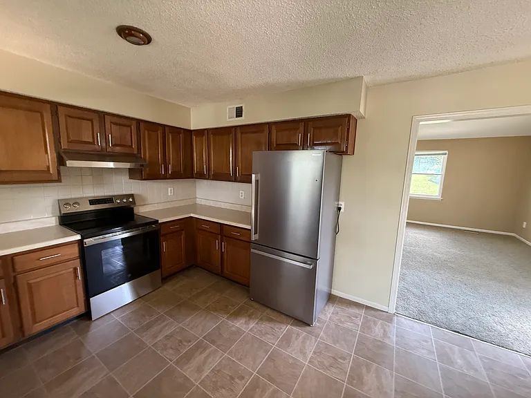 1908 W Barber Ave — Photo 11