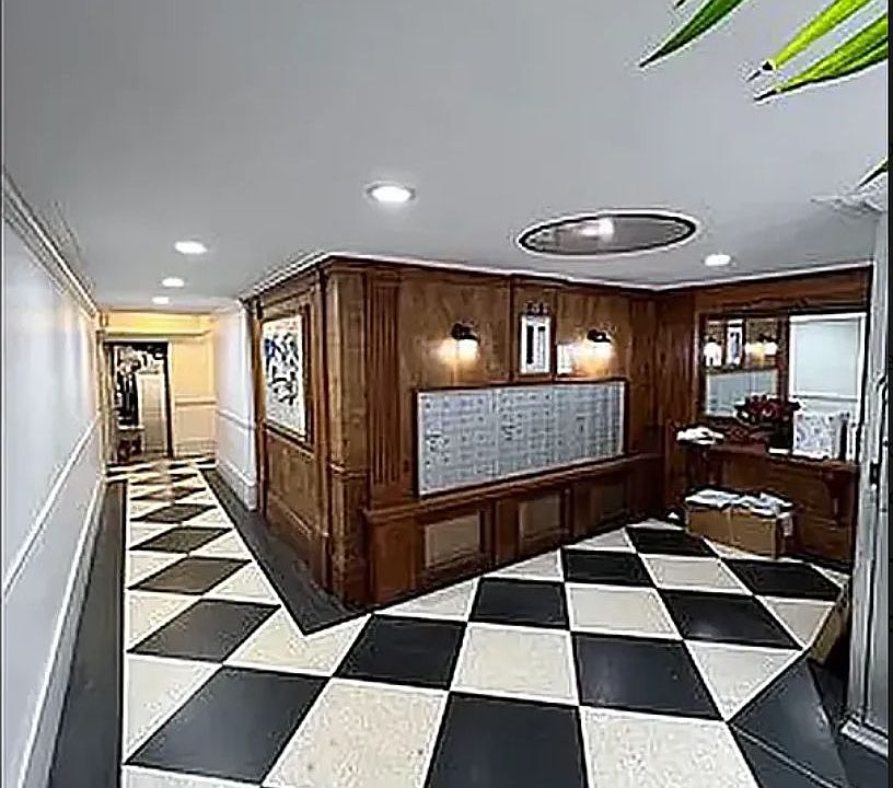 1st image of 255 W 75th St #4ZA