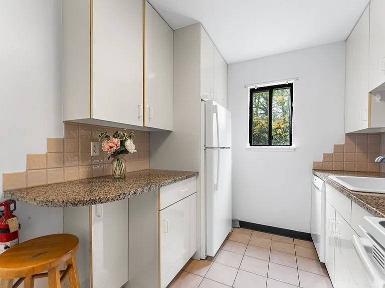 42 Village Brook Ln — Photo 7