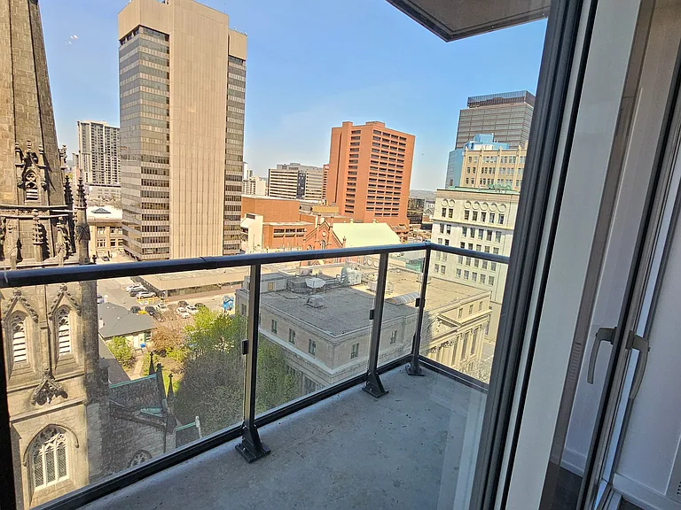 75 James St S #1101 — Photo 22