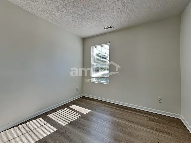 37 Valleyfield Dr — Photo 13