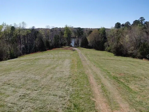 906 Pleasant Cove Dr, Chesnee, SC 29323