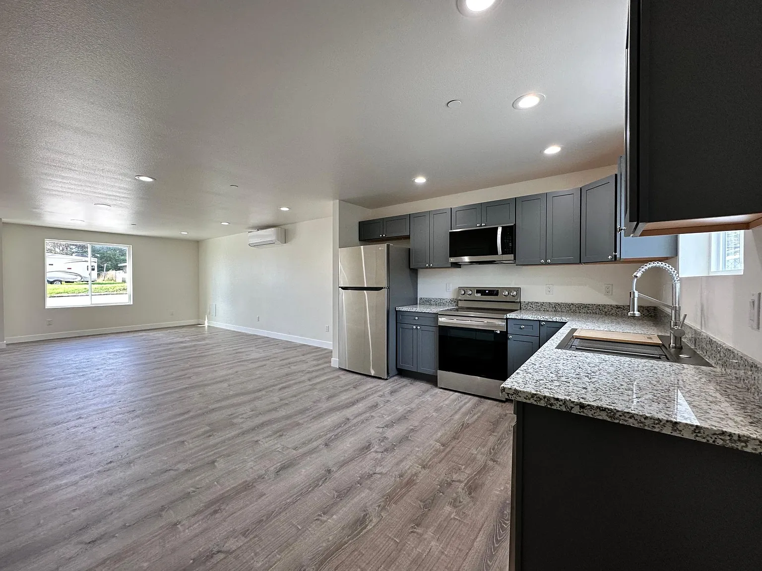 2 bed, 2.5 bath, 1124 sqft, $2,000 — Photo 2