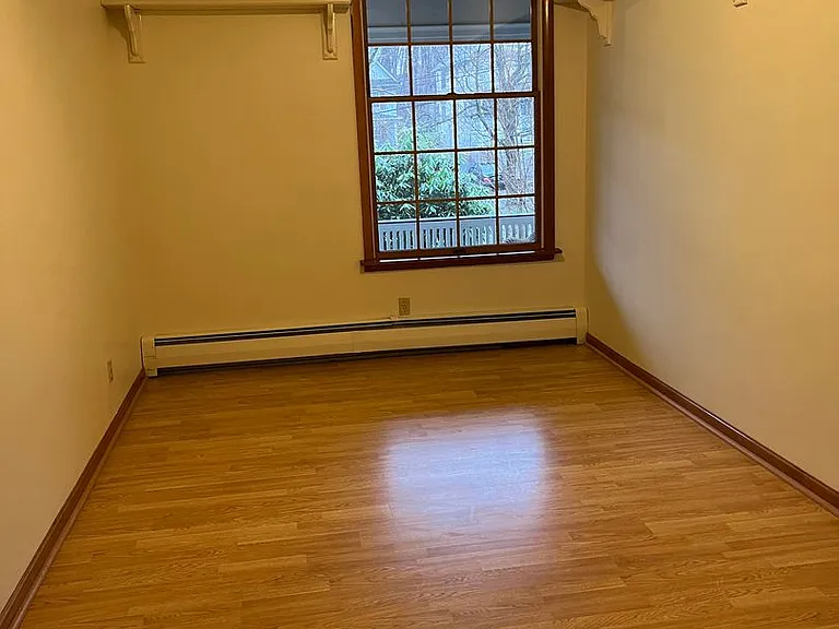 940 Woodlawn St — Photo 29