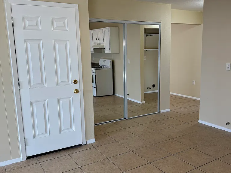 216 Gamblewood — Photo 10