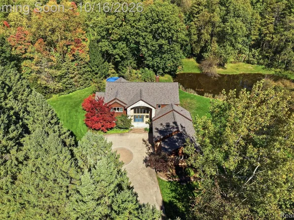 4444 Rolling Acres Dr, Hartland, MI 48353