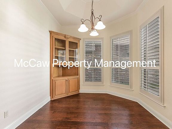 4th image of 218 Versailles Ln