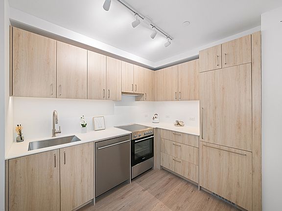 4th image of 12 Halsey St #733