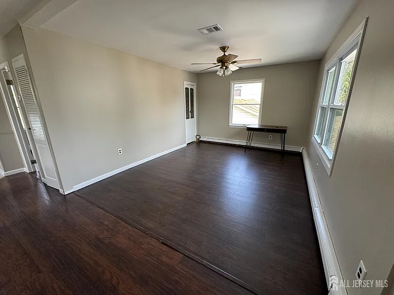 9 Scott Ave — Photo 5