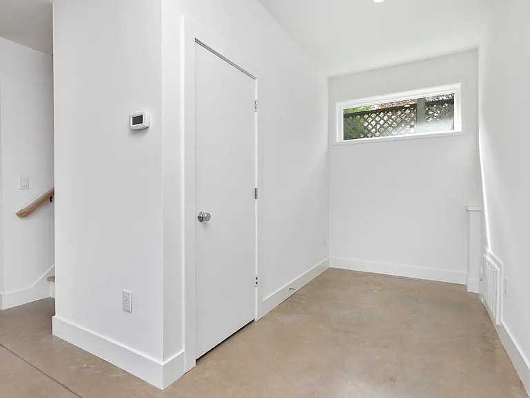 2161 Mayview Rd — Photo 6
