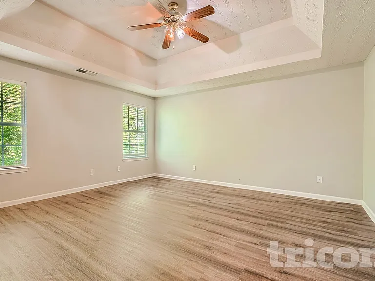 552 Howell Dr — Photo 13