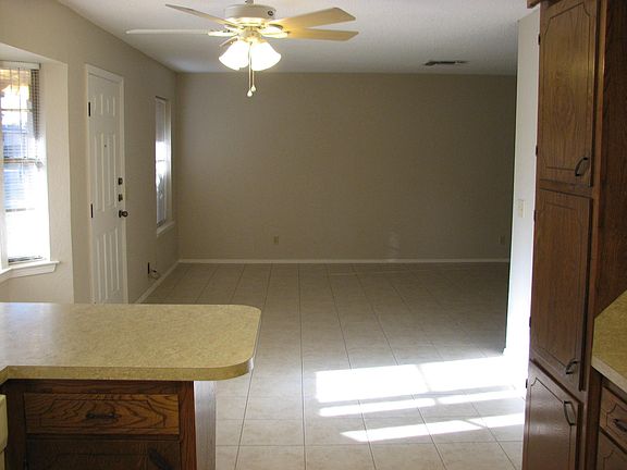 5th image of 215 Wyneth Dr APT B