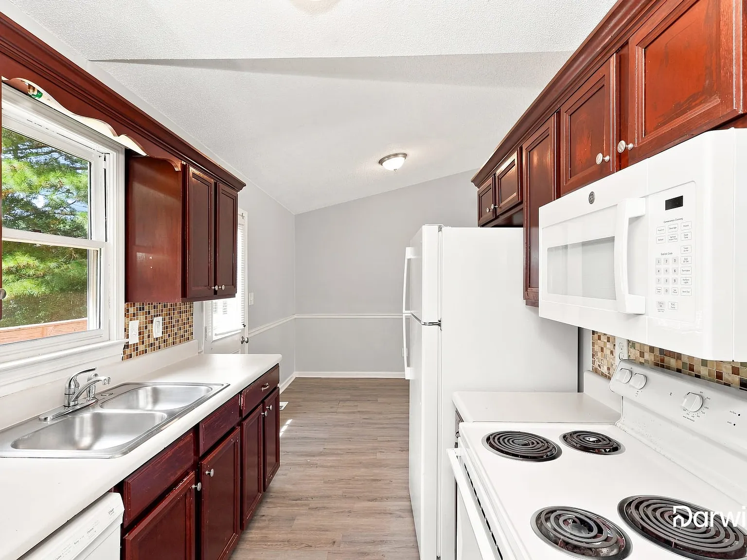 3 bed, 2.0 bath, 1092 sqft, $2,095 — Photo 3