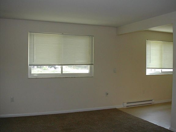 5th image of 253 Brookridge Ct APT 1