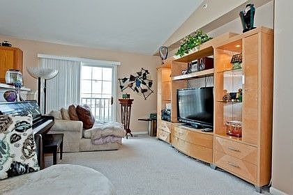 2nd image of 935 Kensington Dr Unit 7-A2