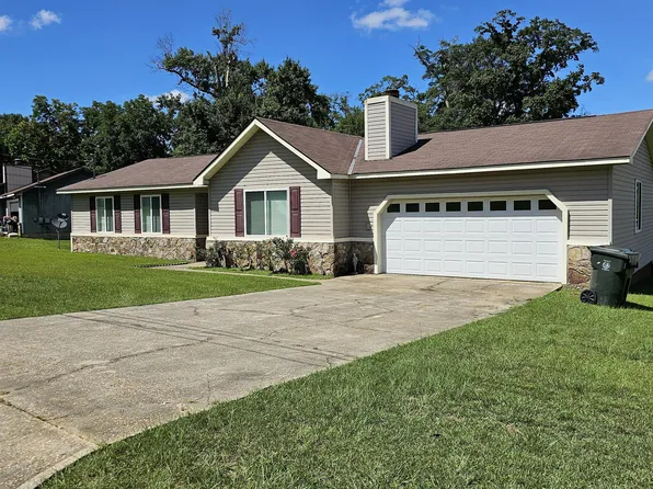 1304 Clearmont Dr, Dothan, AL 36301