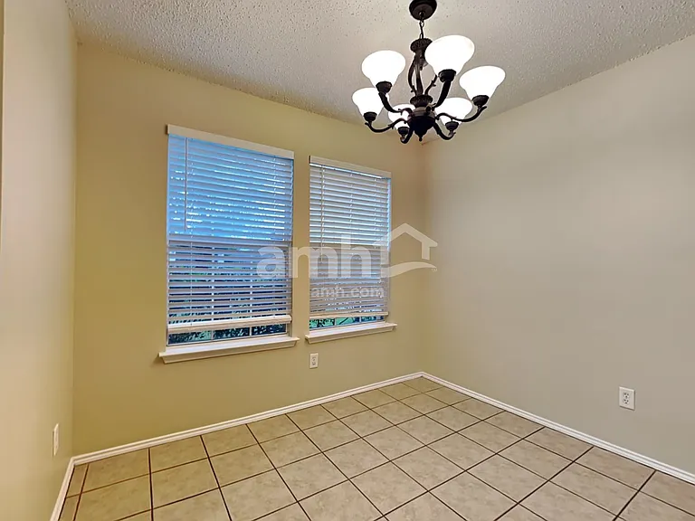1105 Warrington Way — Photo 7