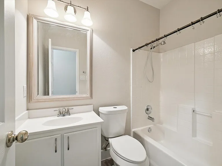 22035 Holly Branch Dr — Photo 8