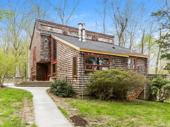 32 Northrop Road, Bethany, CT 06524