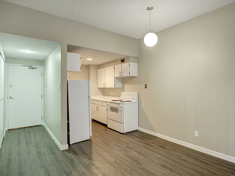 330 25th Ave SW — Photo 36