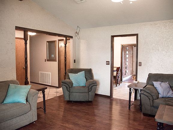 3rd image of 306 Laredo Dr
