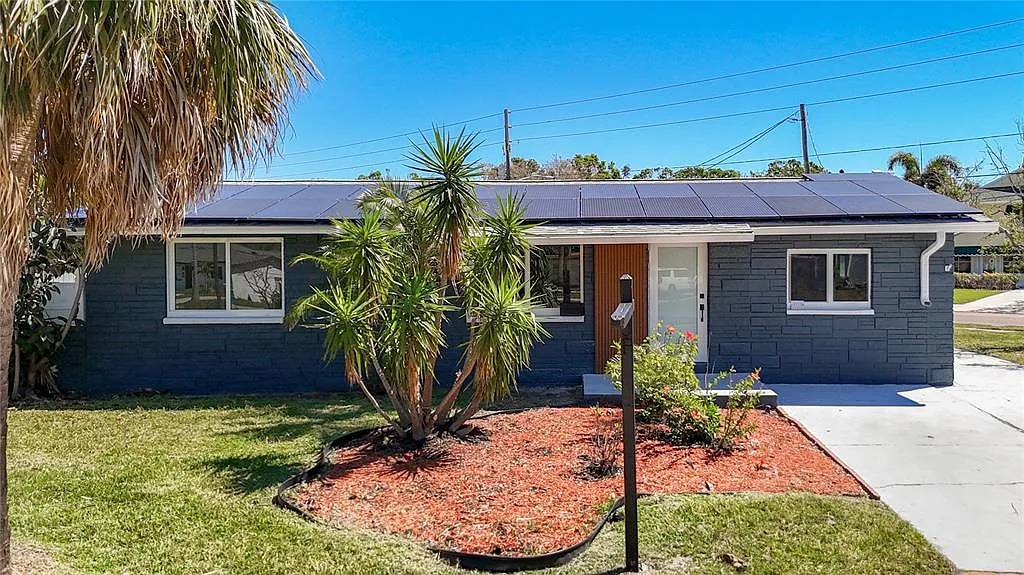 3 bed, 2.0 bath, 1275 sqft, $3,100 — Photo 1