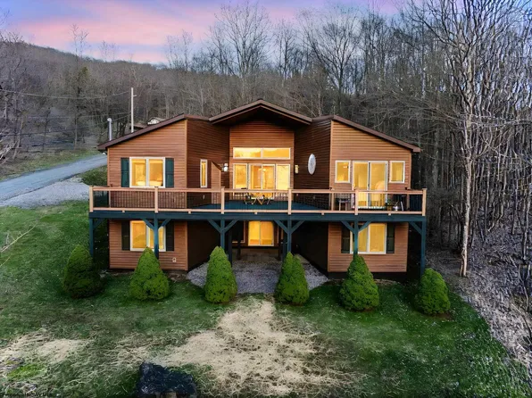 18 Catbird Ln, Terra Alta, WV 26764
